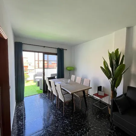 3 Dormitorios. Terraza. Bus Stop *