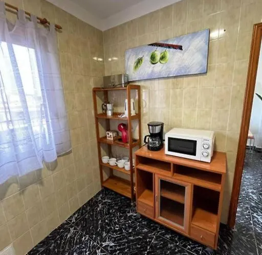 3 Dormitorios. Terraza. Bus Stop Λος Ρεαλέχος