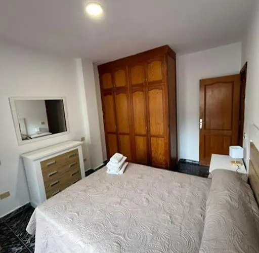 3 Dormitorios. Terraza. Bus Stop Los Realejos