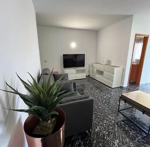 3 Dormitorios. Terraza. Bus Stop * Λος Ρεαλέχος