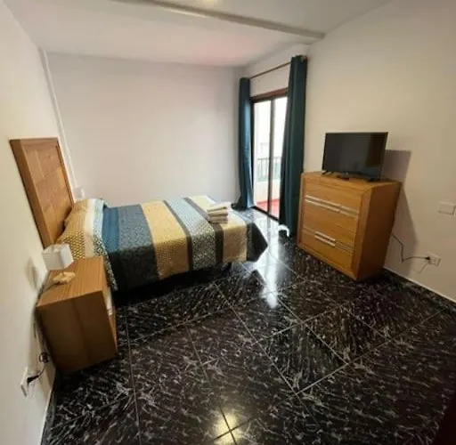 Διαμέρισμα 3 Dormitorios. Terraza. Bus Stop *