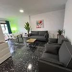3 Dormitorios. Terraza. Bus Stop Λος Ρεαλέχος