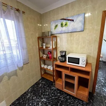 3 Dormitorios. Terraza. Bus Stop 로스 레알레호스