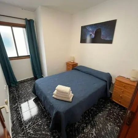 3 Dormitorios. Terraza. Bus Stop Appartement