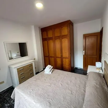 3 Dormitorios. Terraza. Bus Stop Los Realejos