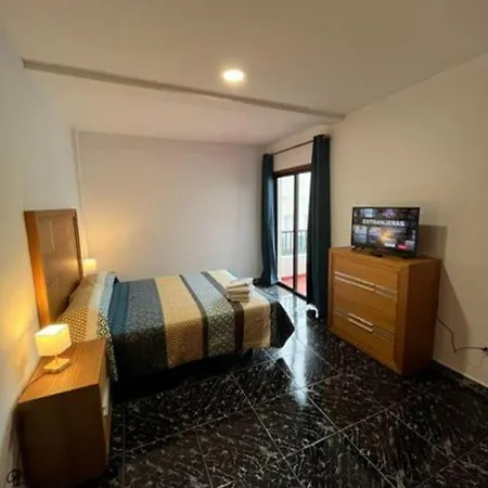 3 Dormitorios. Terraza. Bus Stop *