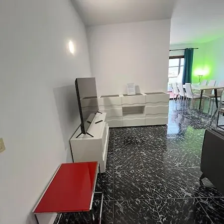 3 Dormitorios. Terraza. Bus Stop 로스 레알레호스