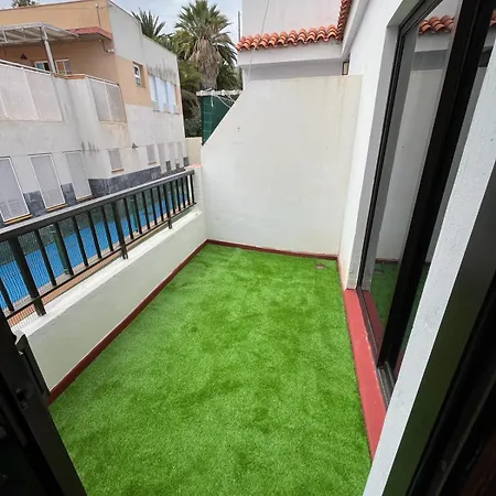 3 Dormitorios. Terraza. Bus Stop * 로스 레알레호스