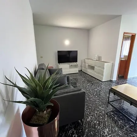 3 Dormitorios. Terraza. Bus Stop * 로스 레알레호스