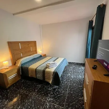 Appartement 3 Dormitorios. Terraza. Bus Stop *