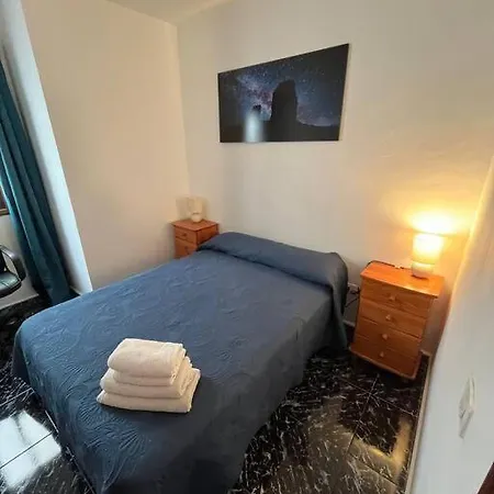 3 Dormitorios. Terraza. Bus Stop Apartman *