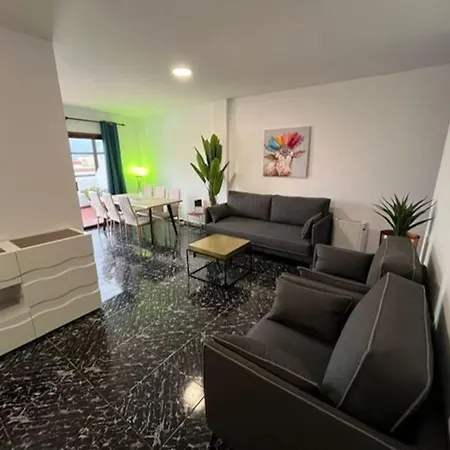 3 Dormitorios. Terraza. Bus Stop * 로스 레알레호스