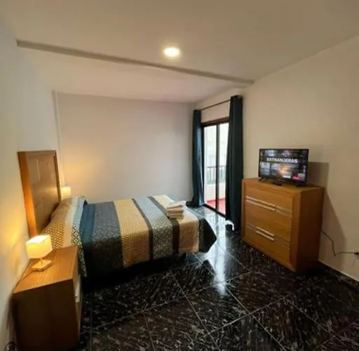 3 Dormitorios. Terraza. Bus Stop *