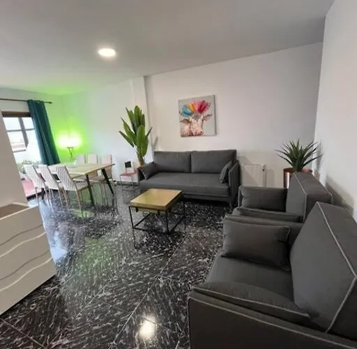 3 Dormitorios. Terraza. Bus Stop 洛斯雷尔雷赫斯