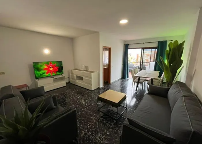 3 Dormitorios. Terraza. Bus Stop