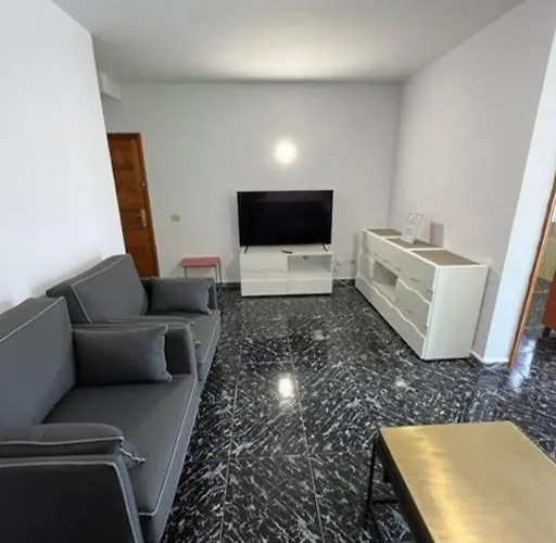 Apartment 3 Dormitorios. Terraza. Bus Stop