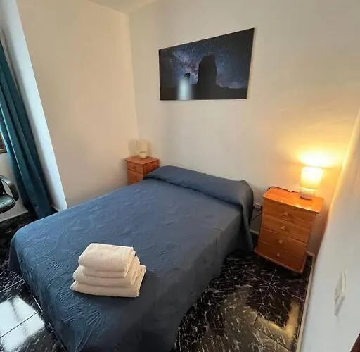 3 Dormitorios. Terraza. Bus Stop Apartment *